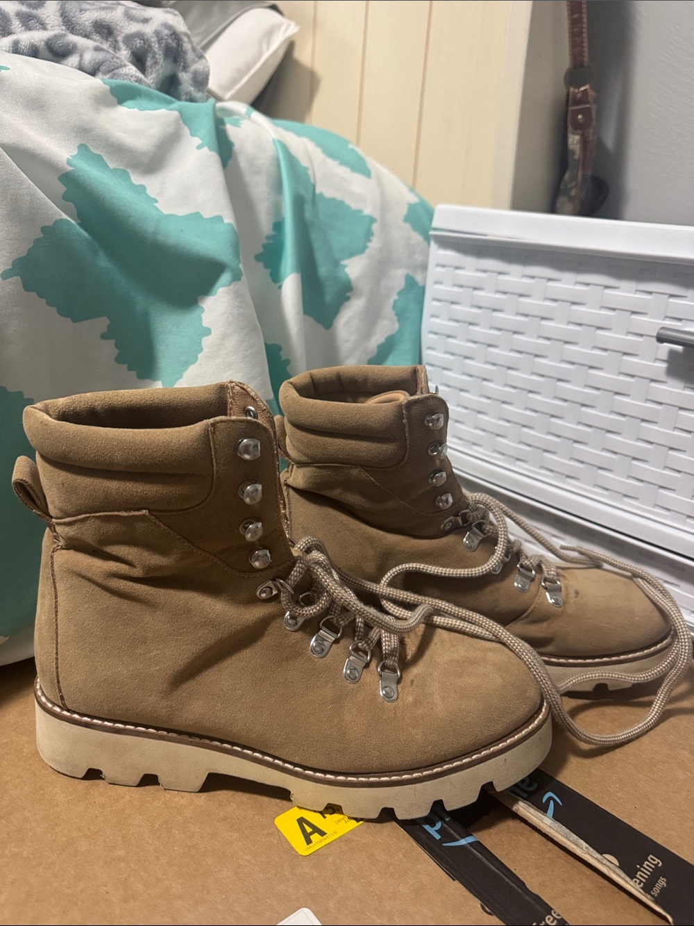 Women's Lace-Up Suede Hiking Boots - Tan